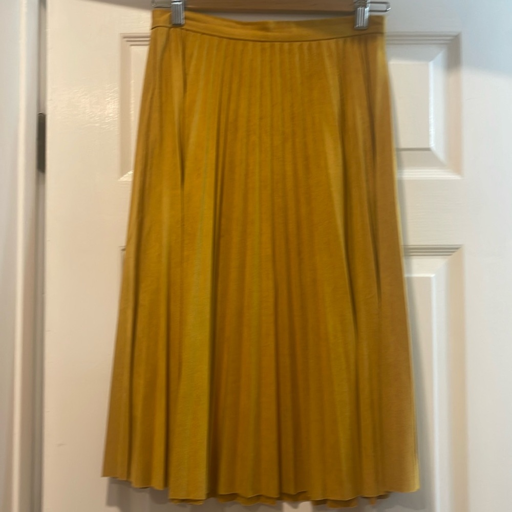 Mustard pleated skirt